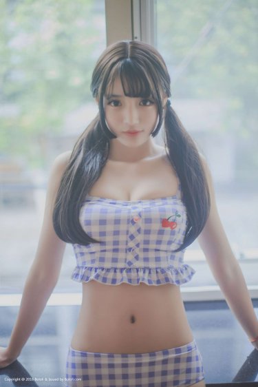 搓揉着她硕大丰满的双乳